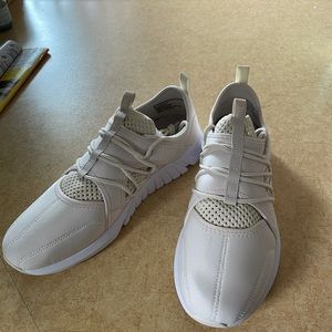 Brand new never worn size 11 workout shoes